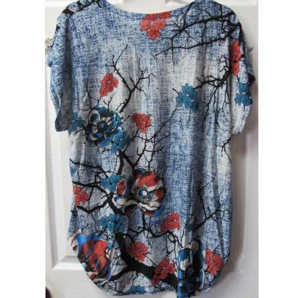 Women's Blue Flower Floral Print Short Sleeve Stretchy Graphic Shirt Sparkle Top - Picture 3 of 3